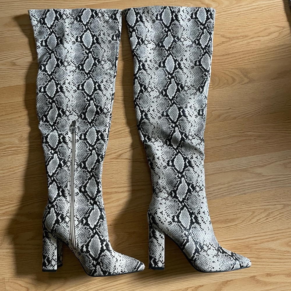Snakeskin women Knee-High Boots